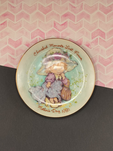Vintage 1981 Avon Special Memories Mother's Day Collectible Plate, Like New