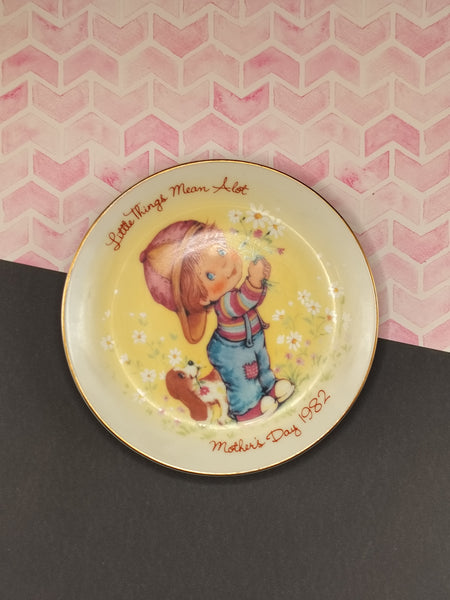 Vintage 1982 Avon Special Memories Mother's Day Collectible Plate, Like New