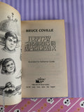 Vintage 1994 1st Printing I Left My Sneakers in Dimension X by Bruce Coville Softcover