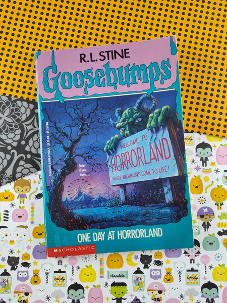 Vintage 1990's R.L. Stine Goosebumps #16, One Day at Horrorland