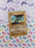 Vintage Common - Shadowless Machop Base Set Non-Holo Pokemon Card 52/102 - LP (E)