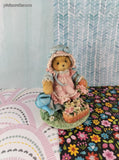 Vintage 1993 Cherished Teddies "Friendship Blooms With Loving Care" #626074 Figurine