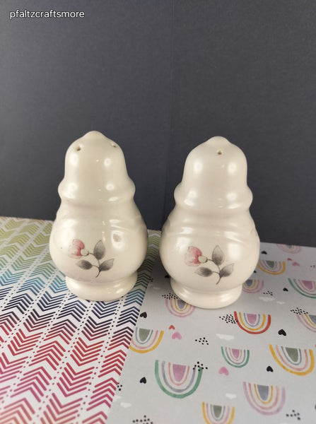 Vintage Pfaltzgraff "Tea Rose" Salt / Pepper Shaker Set, Nice & Clean