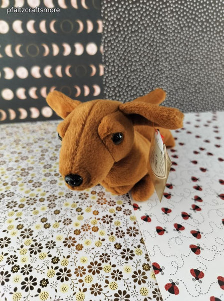 Vintage TY Beanie Baby - Weenie, Dog - July 20, 1995 LIKE NEW