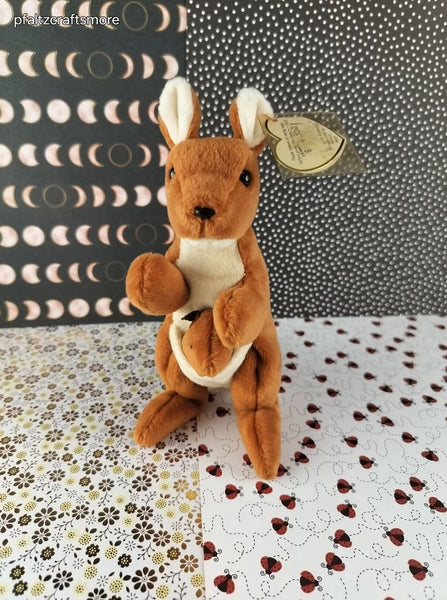 Vintage TY Beanie Baby - Pouch, Kangaroo - November 6, 1996 LIKE NEW