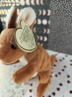 Vintage TY Beanie Baby - Pouch, Kangaroo - November 6, 1996 LIKE NEW