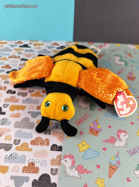 Vintage TY Beanie Baby - Buzzie, Bee - October 20, 2000 LIKE NEW