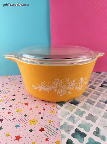 Vintage Pyrex 474-B 1.5L Round Butterfly Gold Yellow Casserole Dish w/Lid