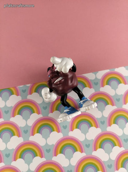 Vintage 1980's California Raisins Blue Shoes Pointing PVC Miniature Toy, Nice & Clean