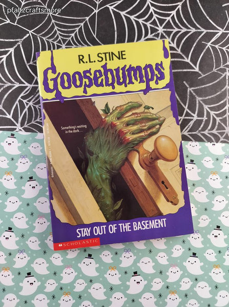Vintage 1990's R.L. Stine Goosebumps #2, Stay Out of the Basement Softcover, Like New