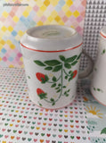 Vintage 1984 Porcelana Veracruz Peachtree Designs Strawberries Ceramic Mugs Set/2, Like New