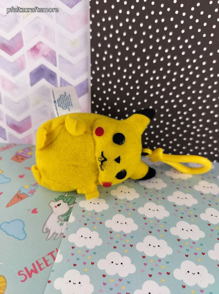 Vintage 1998 Pokemon Pikachu Plush Keychain Zipper Pull
