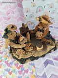 Vintage 1993 Boyds Bears & Friends "The Only Way to Have a Friend is to Be One" Figurine