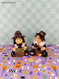 Vintage Thanksgiving Autumn Harvest Pilgrims Set/2 Miniature Figurines, Like New