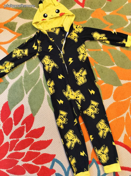 Boy's Electric Pokemon Pikachu Hooded Zip-Up Onesie Size Medium, Clean