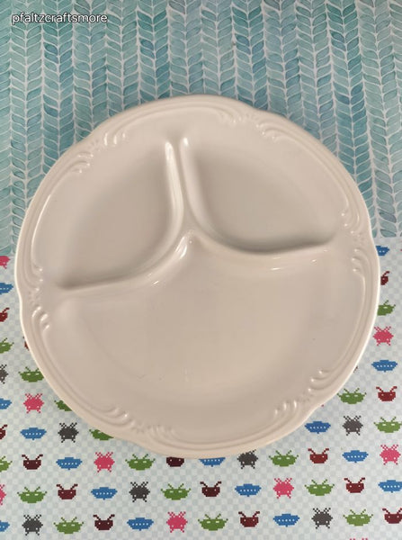 Vintage 1990's Pfaltzgraff Filigree Children's Divided Plate White #50-883, Like New