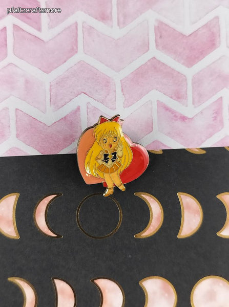 Vintage Sailor Moon Venus Red Hearts Enamel Pin/Brooch, Bandai Japan TKTAT