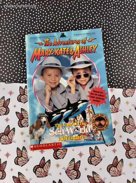 Vintage 1996 The New Adventures of Mary-Kate & Ashley: The Case of the Sea World Adventure Softcover