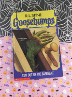 Vintage 1990's R.L. Stine Goosebumps #2, Stay Out of the Basement Softcover