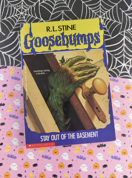 Vintage 1990's R.L. Stine Goosebumps #2, Stay Out of the Basement Softcover