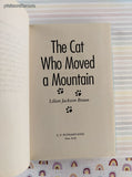 Vintage 1992 The Cat Who Moved a Mountain by Lilian Jackson Braun Hardcover